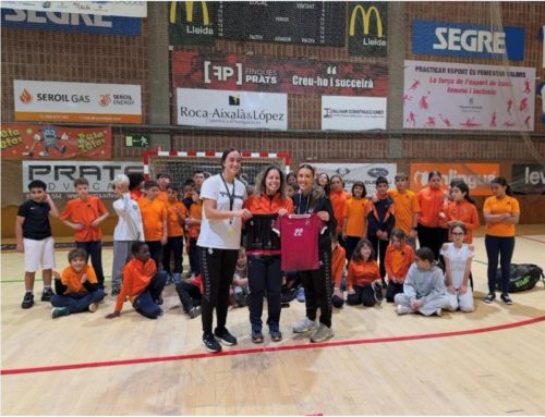 El nostre club col·labora al projecte «Referents» de Fem Base i acosta l’handbol a l’escola
